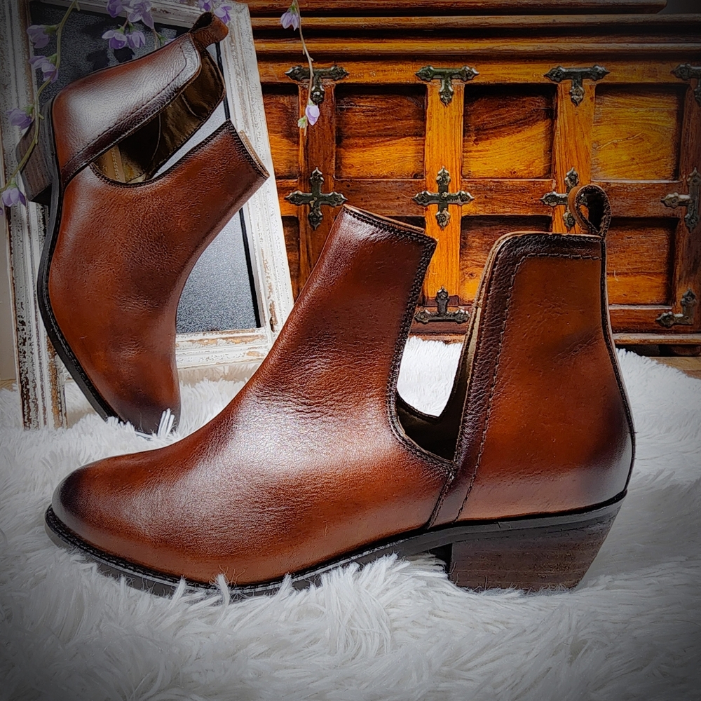 Journee Collection "Brigitte" Leather Bootie 8.5
